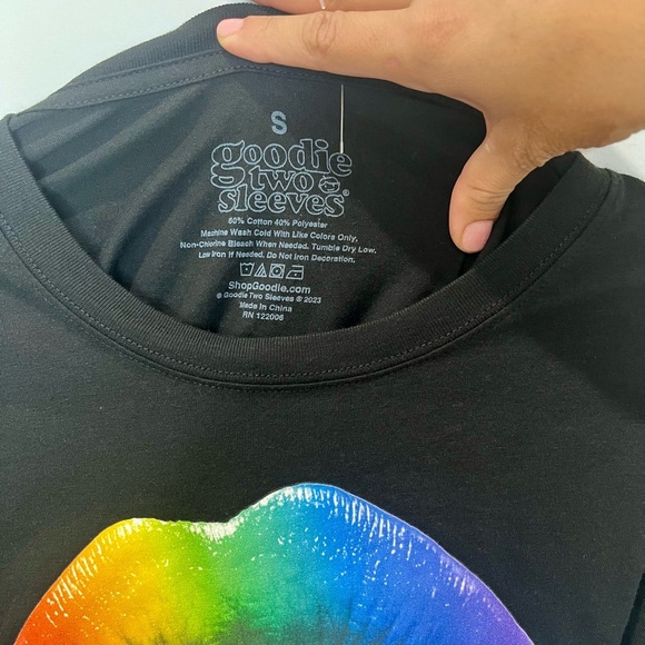 GOODIE TWO SLEEVES• Women’s Cotton Rainbow Lips Black Short Sleeve Graphic Tee S - Picture 5 of 5
